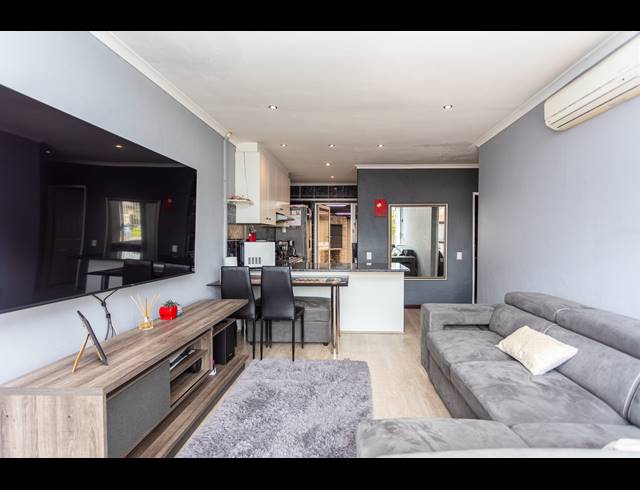 2 BEDROOM FREEHOLD SOLD IN GLENWOOD